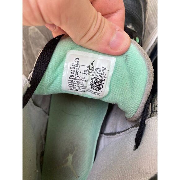 2023 Air Jordan 3 Retro "Green Glow" Size 9.5 Men's - Picture 2 of 8